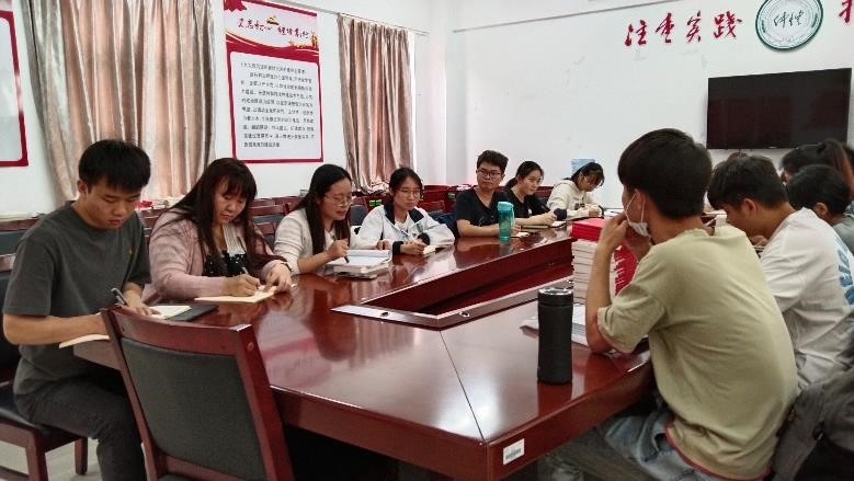 学习李希同志到学校调研讲话精神 ——BV伟德官方网站学生党支部开展四月份主题学习教育活动