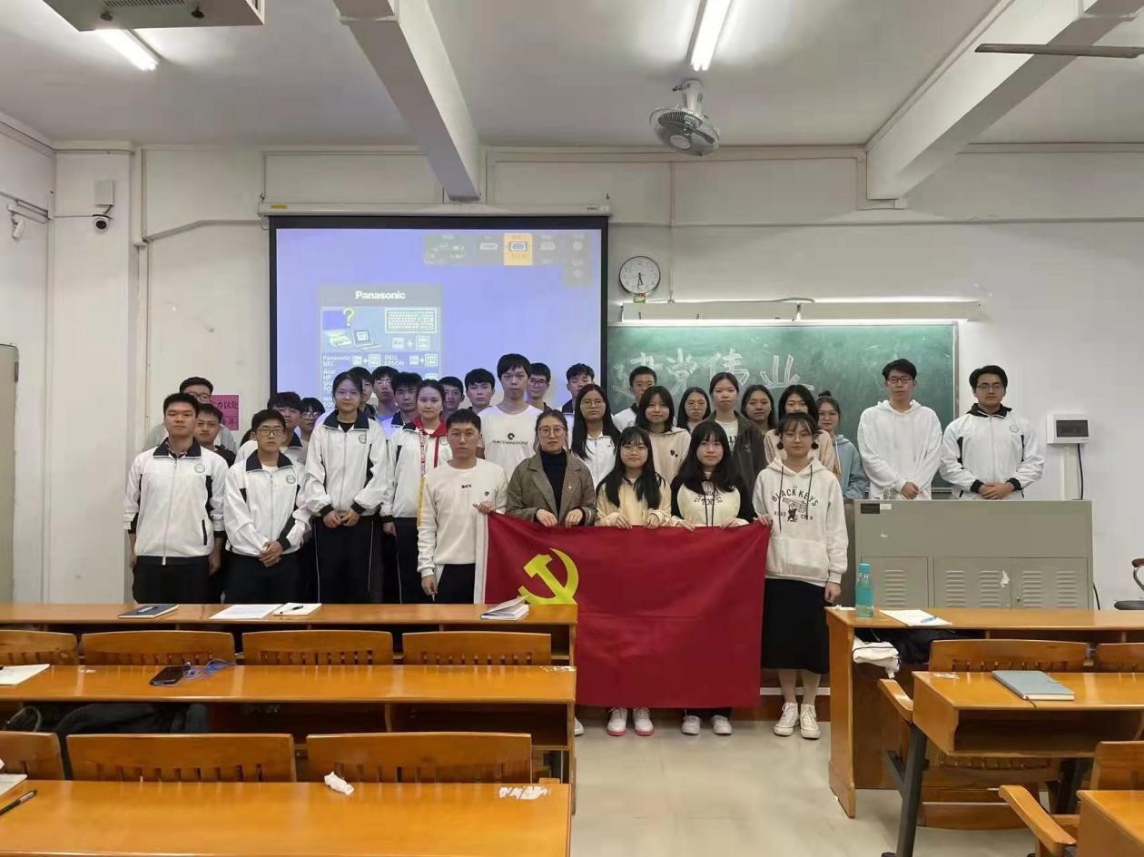 回顾建党历史 继承红色精神——BV伟德官方网站学生第四党支部召开“建党伟业”主题党课