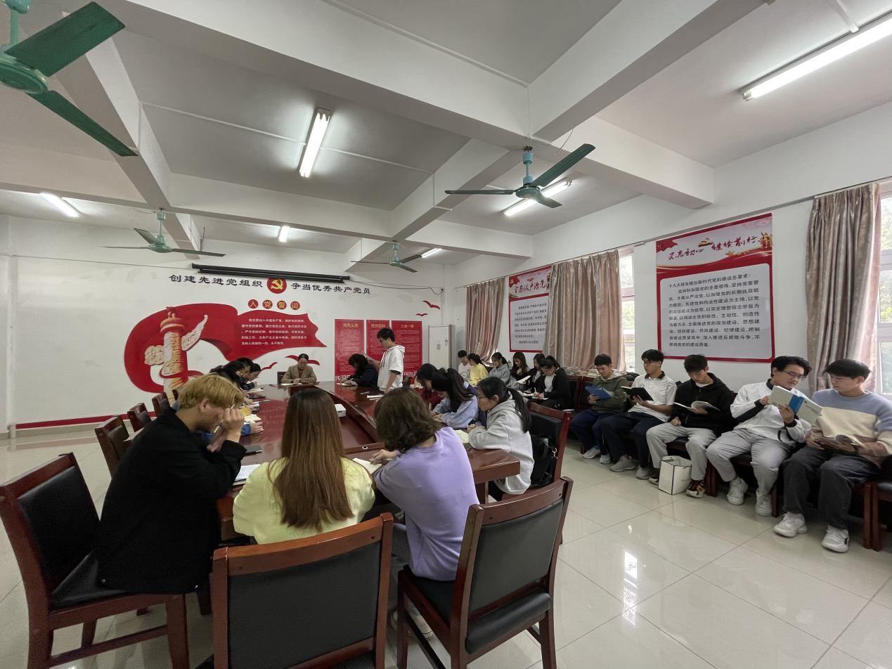 BV伟德官方网站召开学生党建工作总结部署会