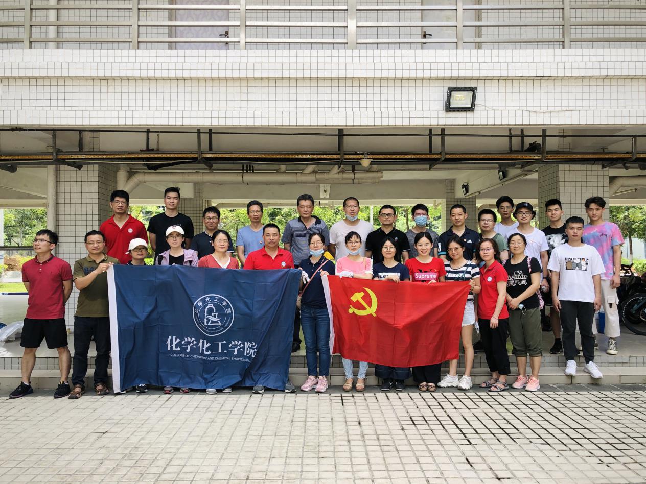 教工党员齐出动 师生互助情更浓——BV伟德官方网站教工党员开展志愿服务活动助力宿舍搬迁