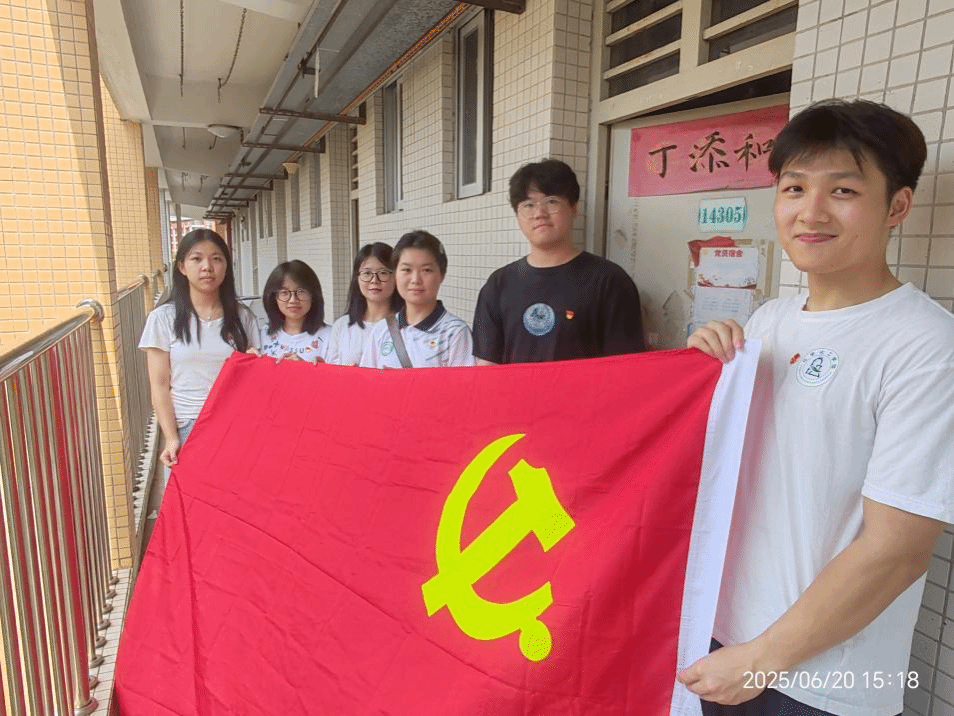 “薪火相传映初心・离校服务暖征程”——BV伟德官方网站学生党支部开展主题党日活动