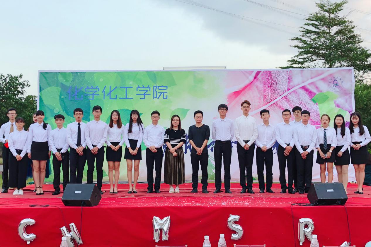 青春不留白 衣着我风采——伟德官网第十届班服设计大赛圆满落幕