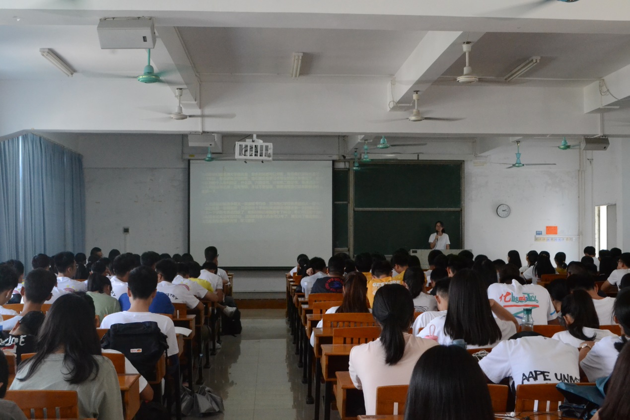 榜样力量，引领成长—BV伟德官方网站2019级新生专业教育第二讲圆满结束