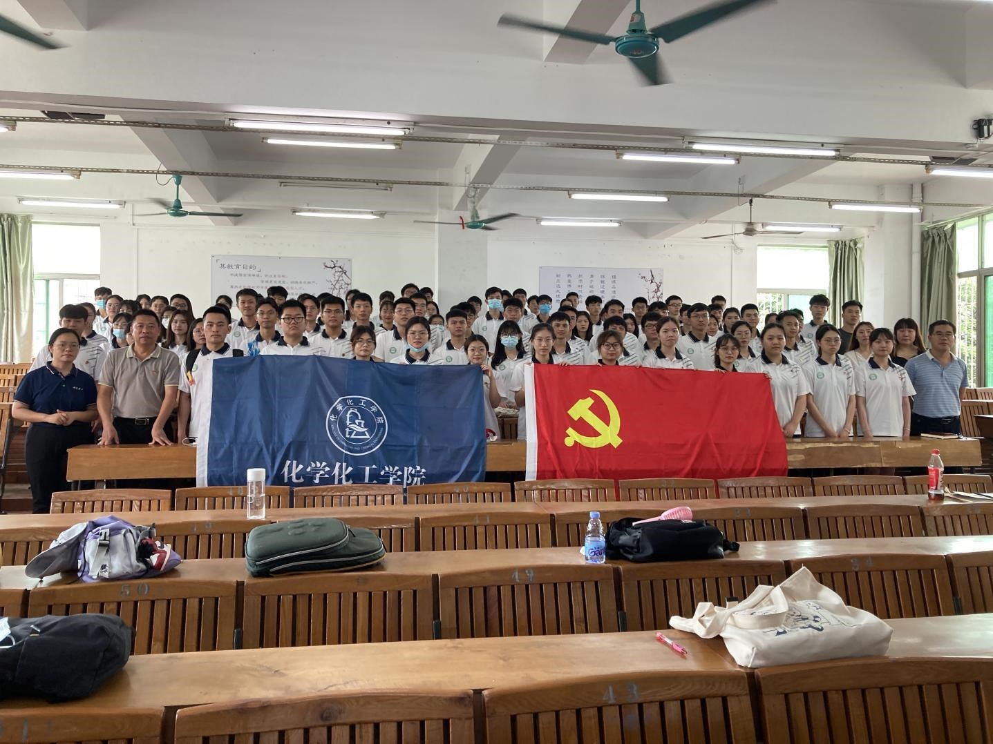 廖仲恺何香凝纪念馆馆长蔡瑞燕为BV伟德官方网站全体师生党员讲授主题党课